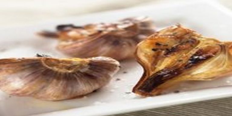 pieczony czosnek