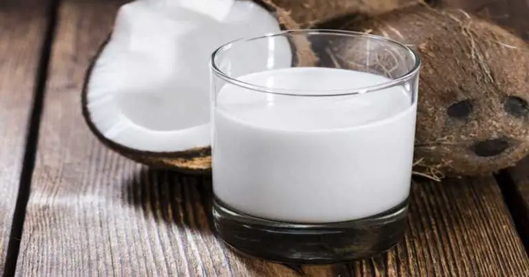 Mleko kokosowe: 9 korzyści zdrowotnych + przepisy