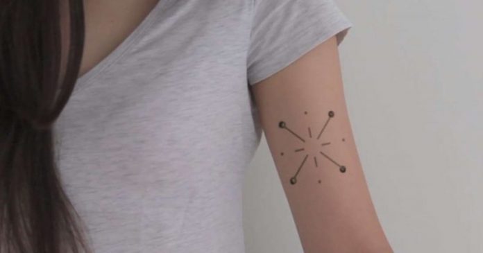 tatuaż z biosensorami