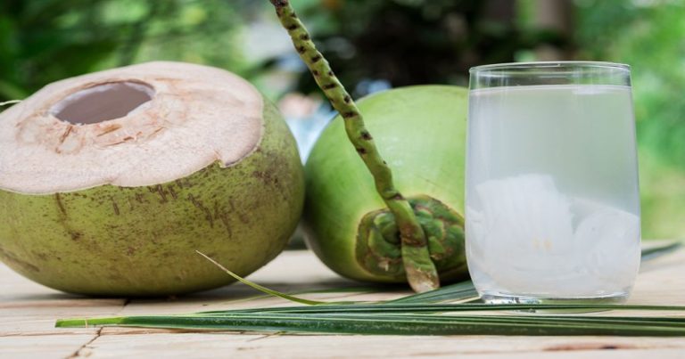 Co zyskasz kiedy będziesz pić wodę kokosową?