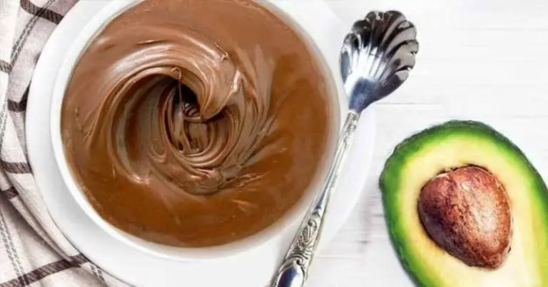 Budyń czekoladowy z awokado, który przyspiesza metabolizm i spowalnia starzenie