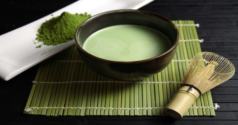 Mleko migdałowe i zielona herbata – połączenie, które pomoże Ci schudnąć i oczyścić organizm