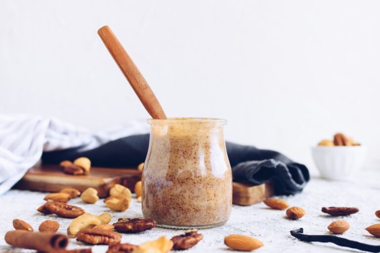 pasta z orzechów włoskich i miodu