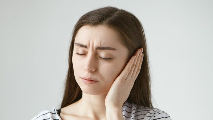 skarpetka może pomóc w złagodzeniu bólu ucha