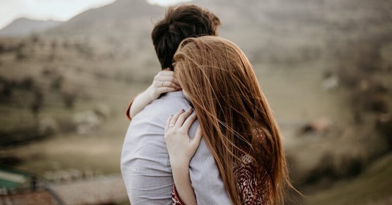 warto codziennie przytulać się kilka razy