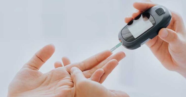 5-dolezitych-veci,-ktore-by-mal-kazdy-diabetik-vediet-o-osteoporoze