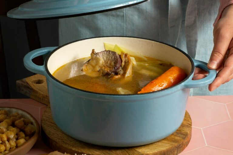 tekute-zlato:-tento-kolagenovy-vyvar-varim-1x-tydne,-diky-nemu-mam-zdrava-streva,-srdce-i-jatra.-co-je-ale-hlavni,-mizi-vsechny-vrasky-i-kozni-problemy