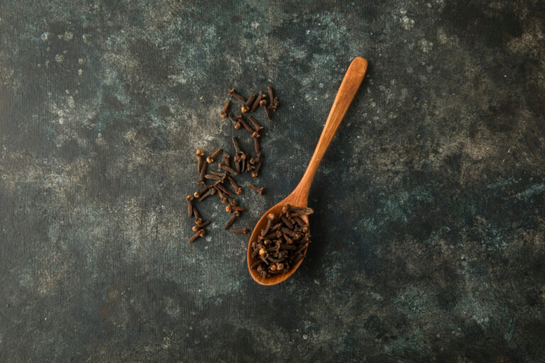 zuby-me-bolely-tak,-ze-jsem-nemohla-vstat-z-postele-nez-jsem-se-doplazila-k-zubari,-pomohlo-mi-koreni-za-10-kc.-stacilo-ho-rozzvykat-a-bolest-byla-do-5-minut-pryc