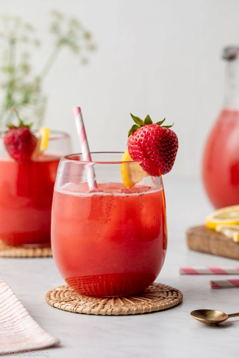Lemoniada truskawkowa słodzona miodem