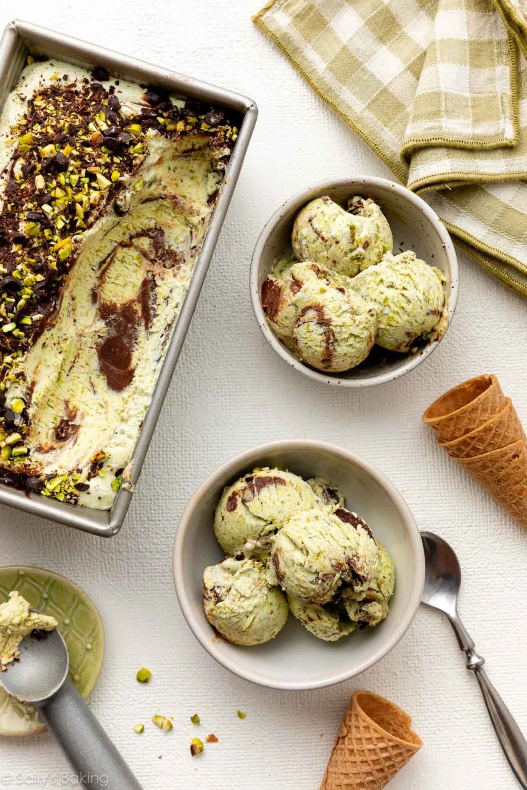 Lody pistacjowe z czekoladową falą