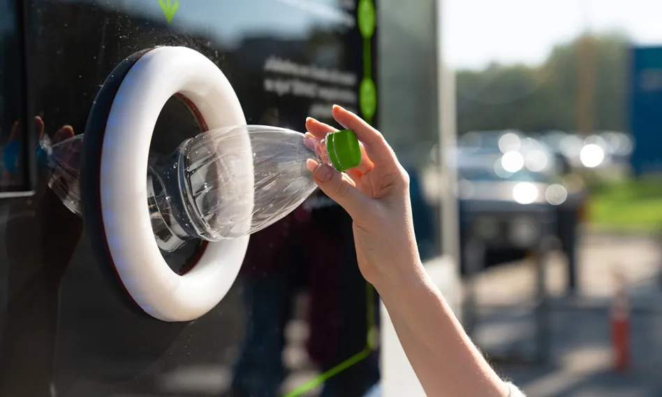 Miliardy z kaucji mają popłynąć do prywatnych firm. Polacy protestują, a emocje rosną z dnia na dzień