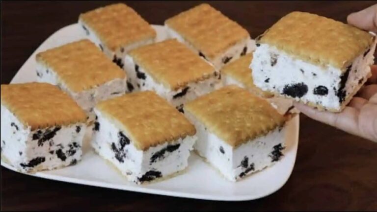 Domowe lody Oreo bez jajek. Cztery składniki wystarczą na kremowy deser albo lodowe kanapki